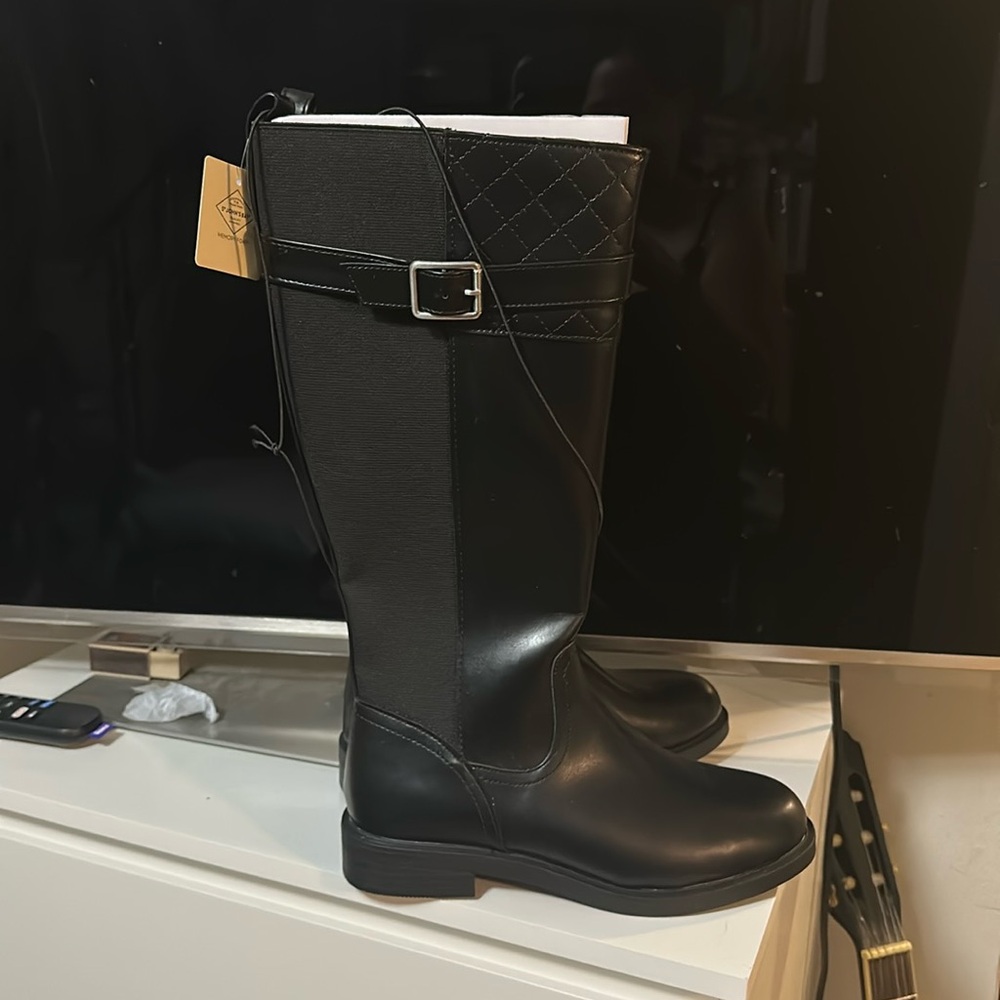St John’s Bay black boots